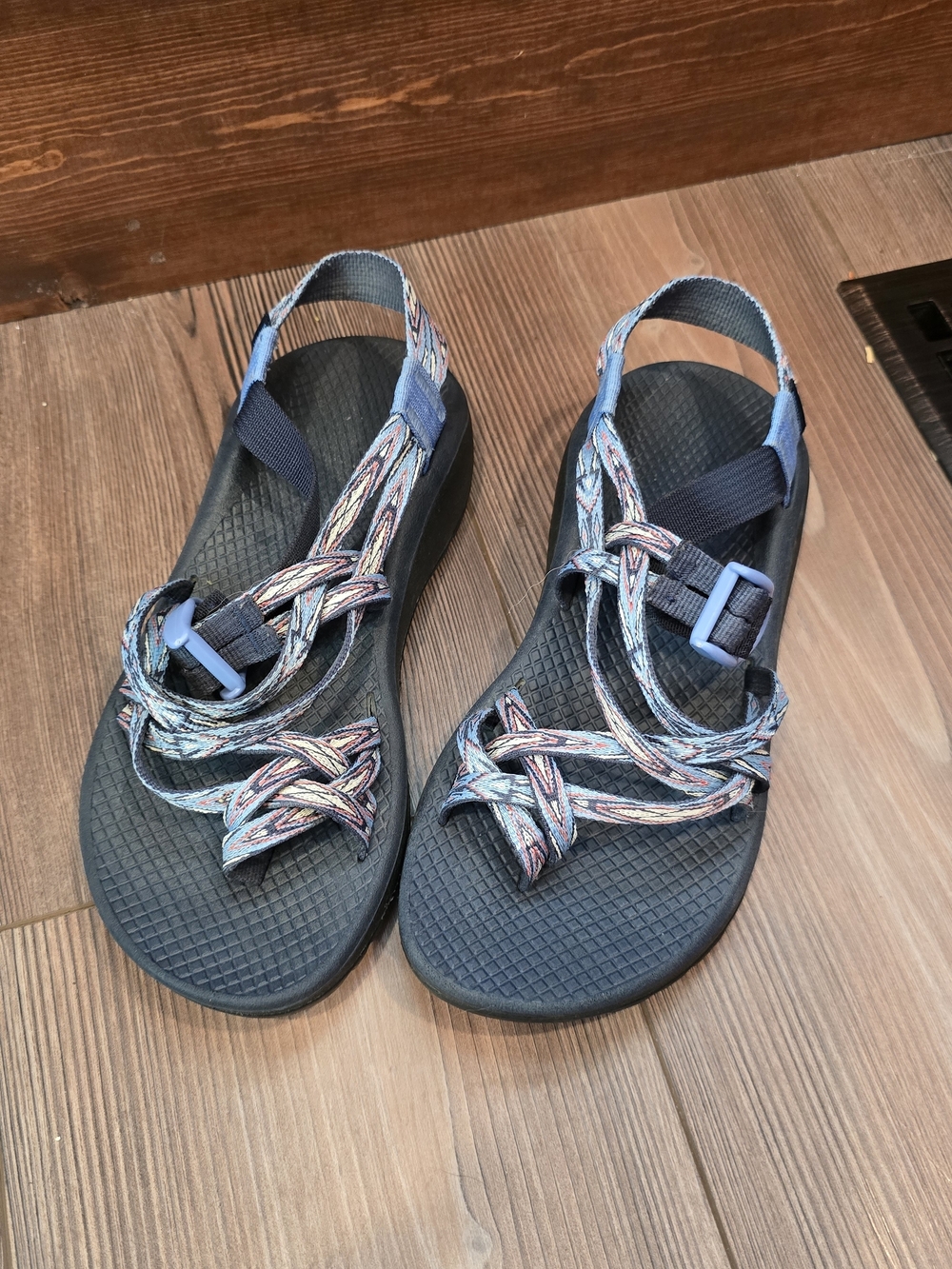 Chaco Womans Size 7Outdoor Strappy Sandals in Navy with Multicolor Straps